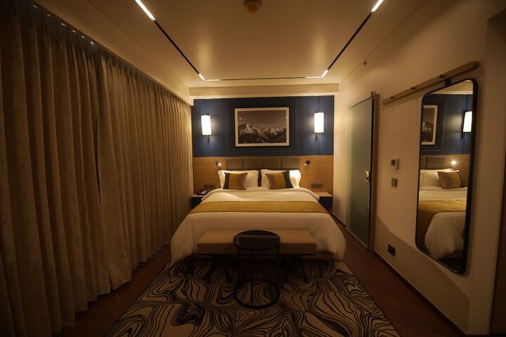 Room 11 of 65