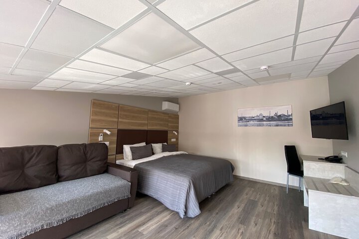 Room 8 of 35