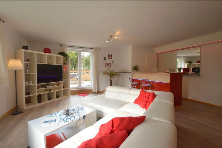 Room 4 of 10