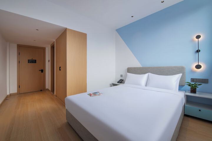 Room 9 of 48