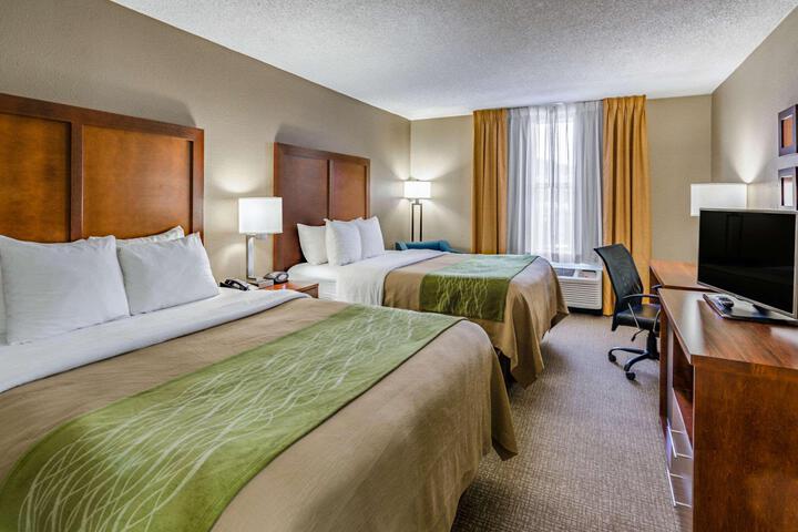 1 Queen Bed (12 of 12)