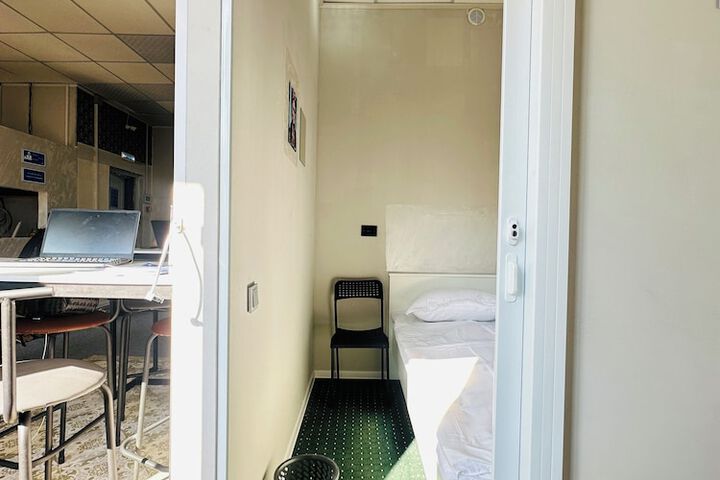 Room 4 of 20