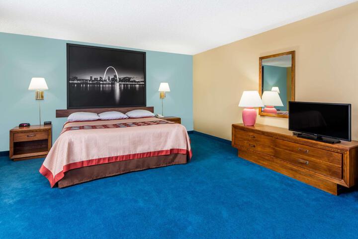 2 Queen Beds (6 of 10)