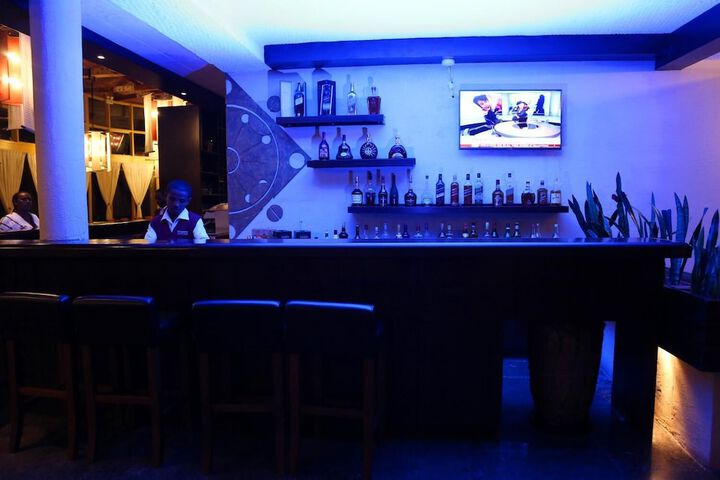 Lounge 40 of 50