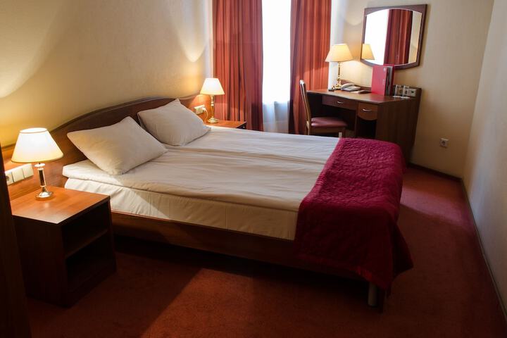 Room 4 of 32
