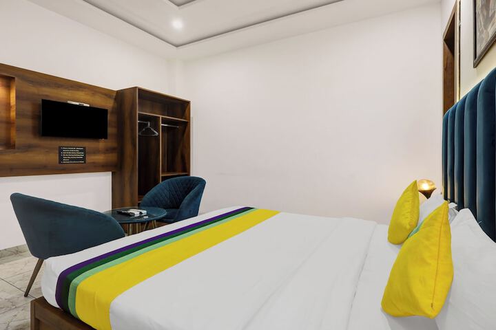 Room 17 of 33