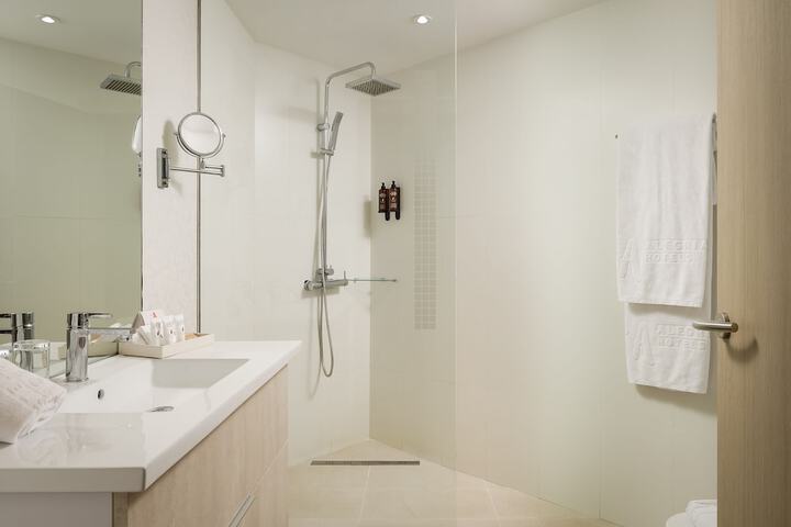 Room 18 of 38