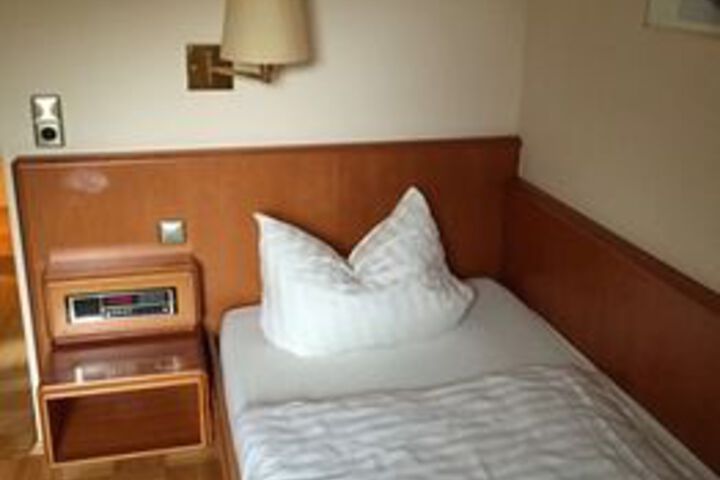 Room 15 of 26