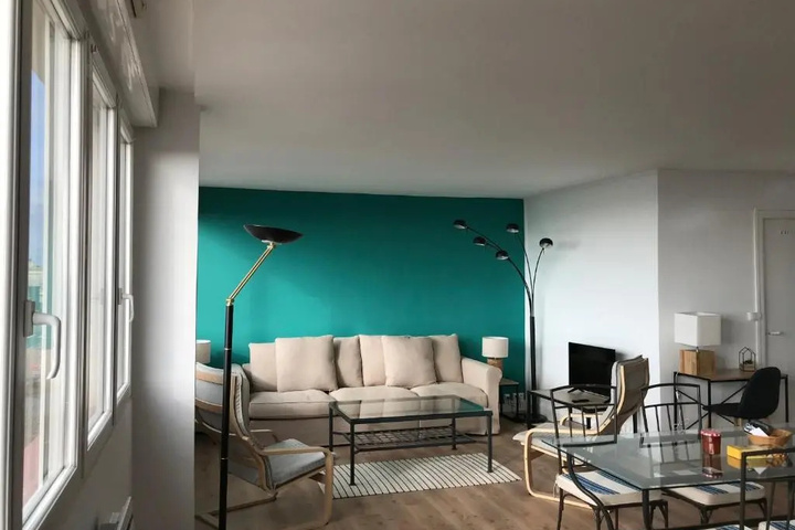 Room 5 of 10