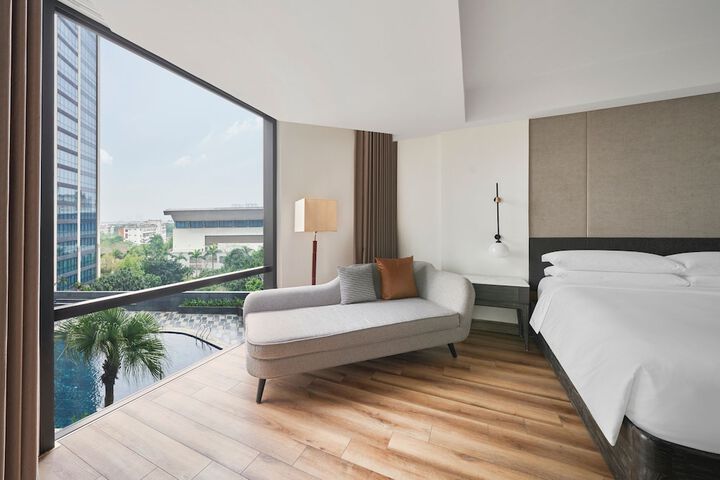 Room 30 of 95