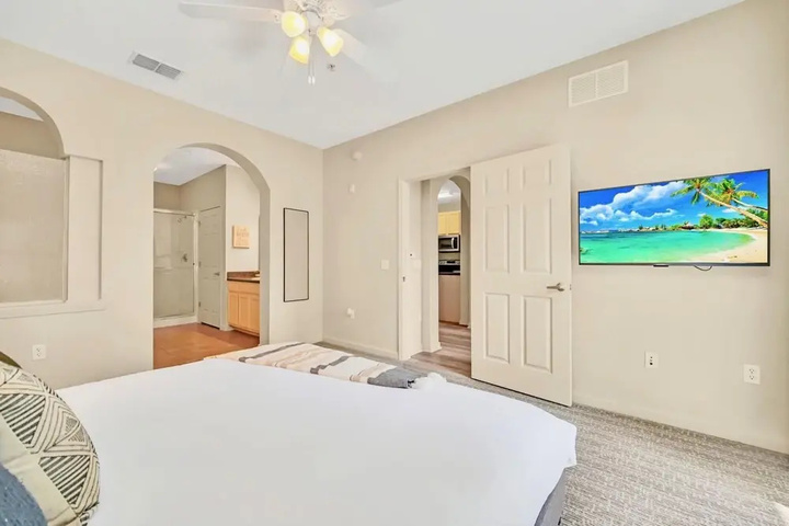 Room 4 of 15