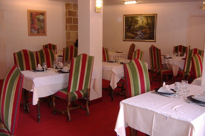 Dining 32 of 39