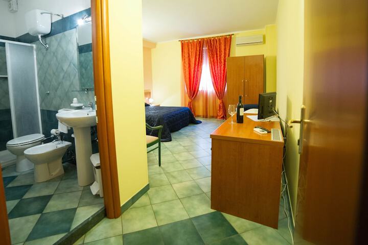 Room 10 of 43
