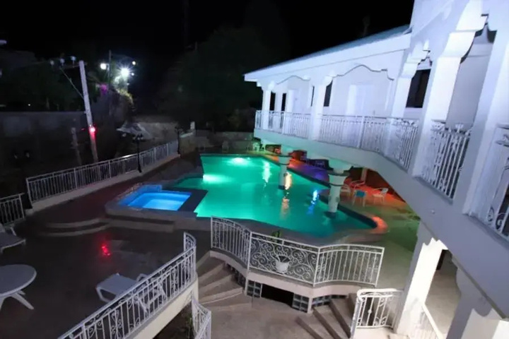Pool 12 of 16