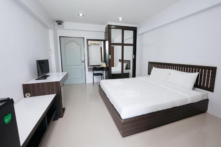 Room 33 of 50