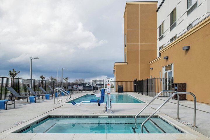Hotel Pool