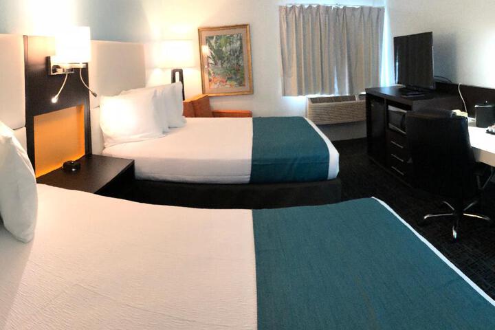 Double Accessible 2 Queen Beds (1 of 3)