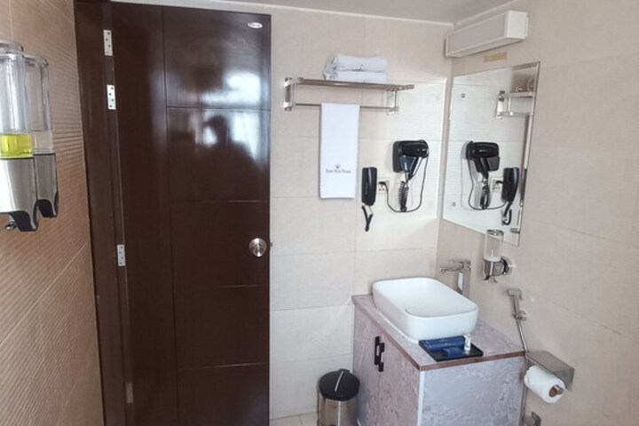 Room 50 of 76