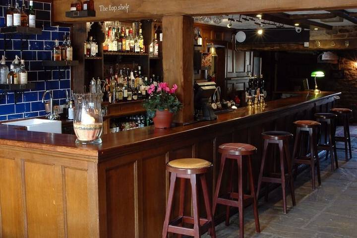 Lounge 23 of 26