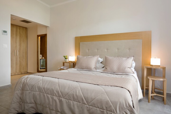 Room 10 of 38