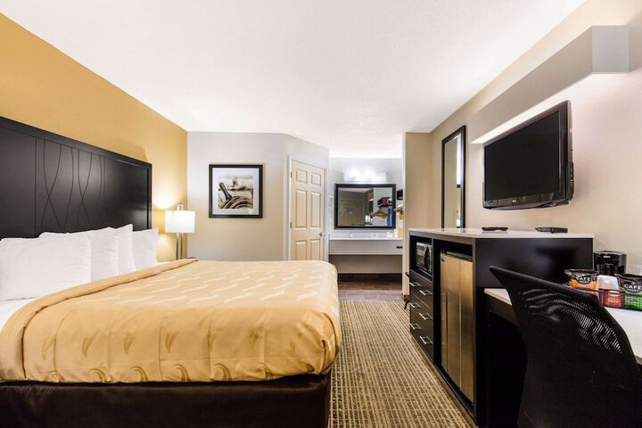 1 King Bed (1 of 12)