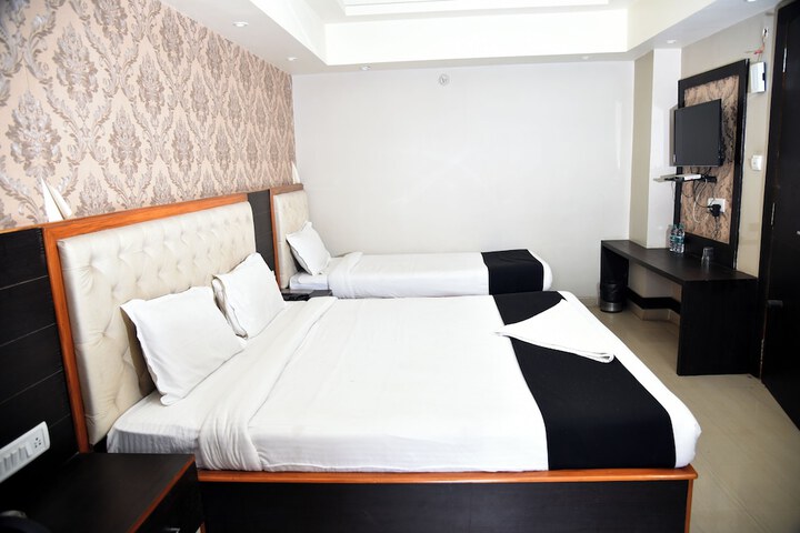 Room 5 of 15