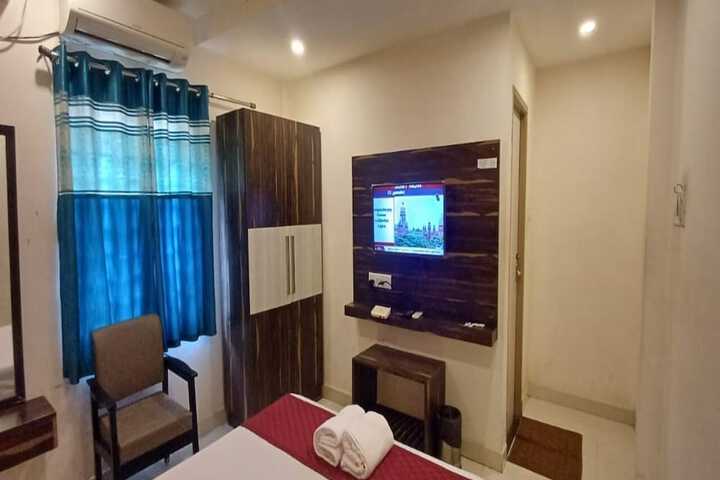 Room 7 of 12