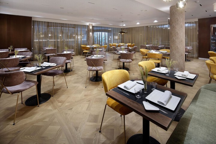 Dining 42 of 119