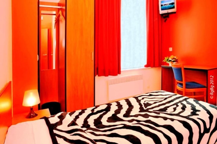 Room 8 of 14
