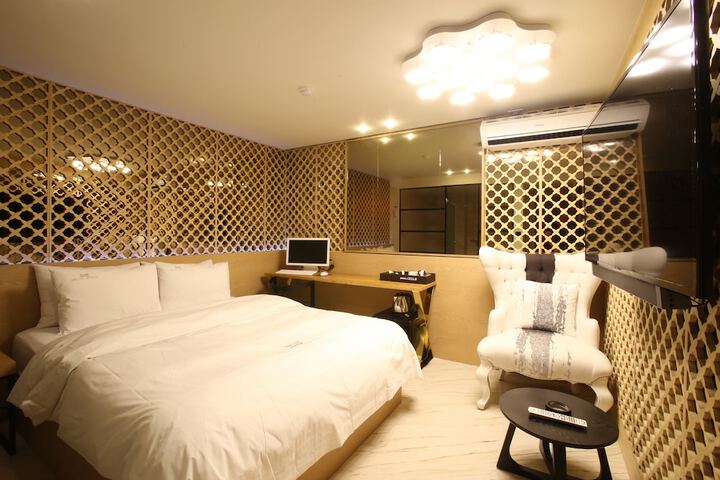 Room 8 of 51