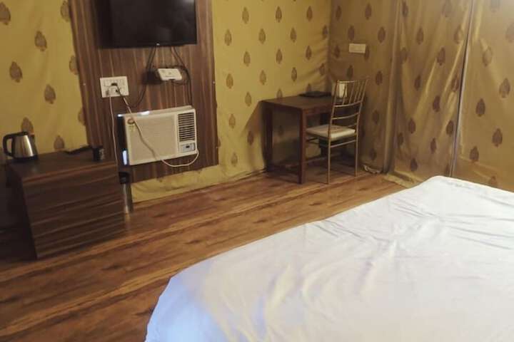 Room 14 of 33
