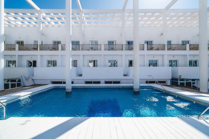 Pool 15 of 26