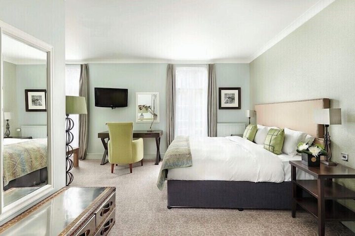 Room 27 of 108