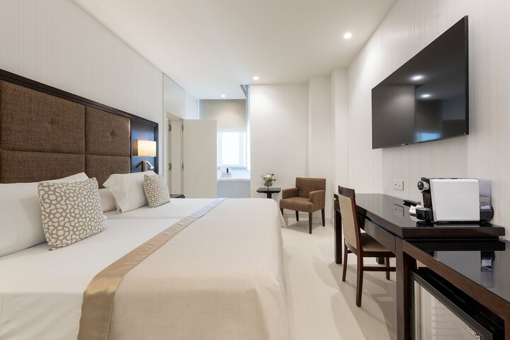 Room 33 of 158