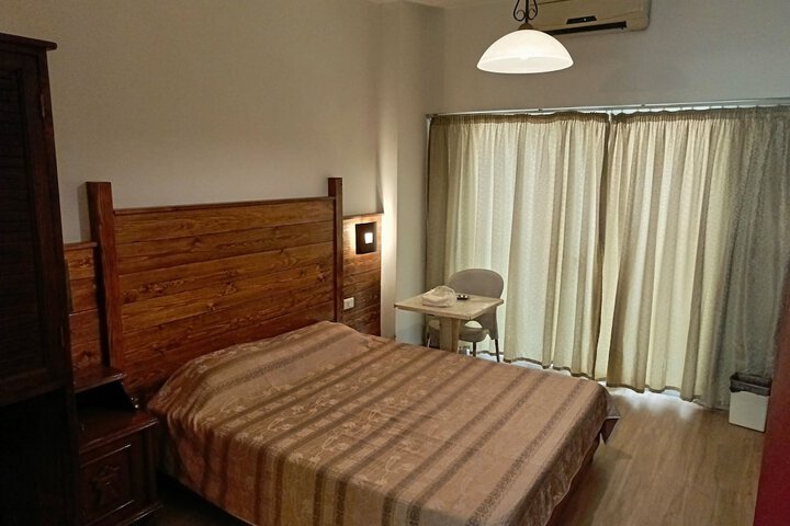 Room 11 of 30