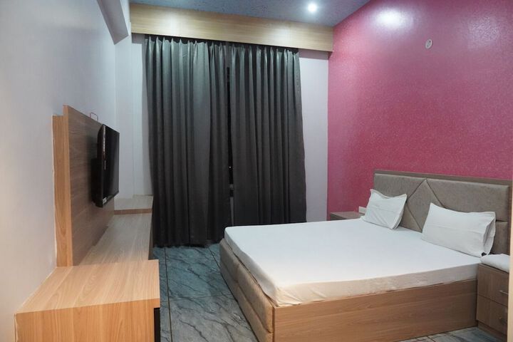 Room 28 of 60