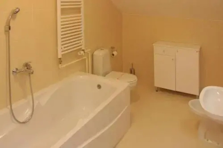 Room 9 of 22
