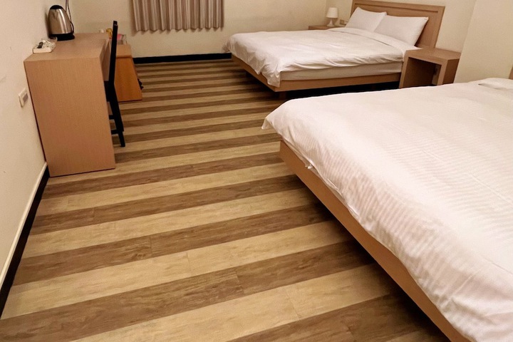 Room 8 of 53