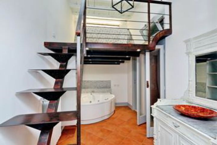 Room 8 of 28