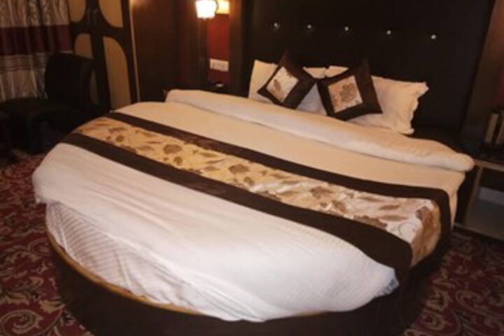 Room 32 of 39