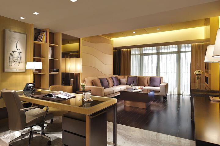 Room 10 of 113