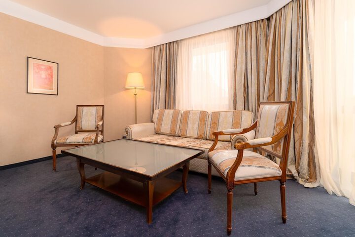Room 30 of 161