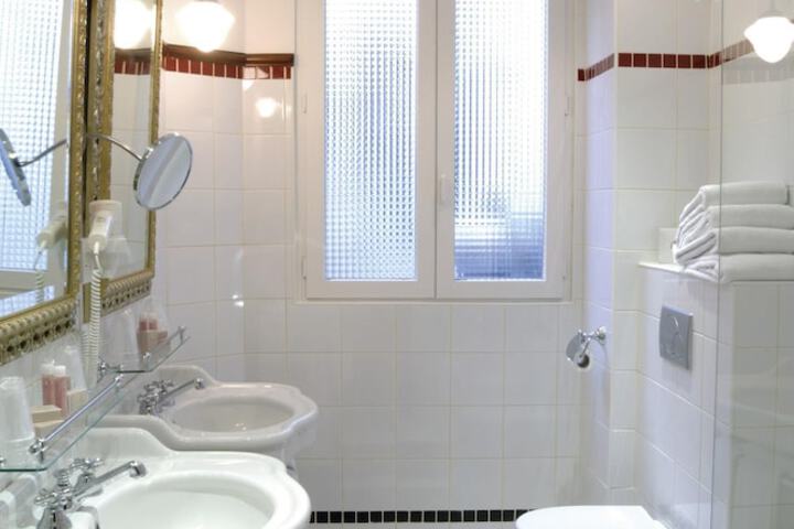 Room 12 of 29