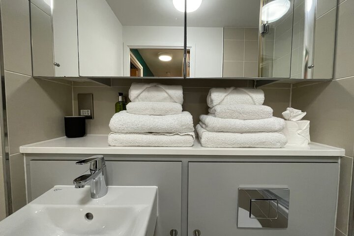 Room 273 of 296