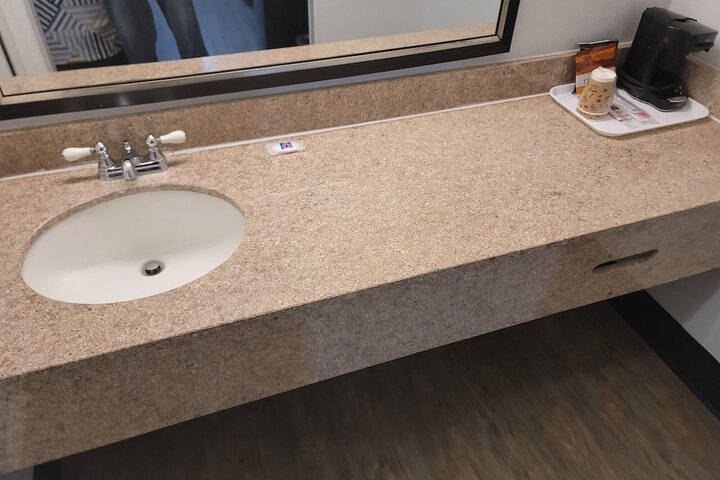 Room 32 of 40