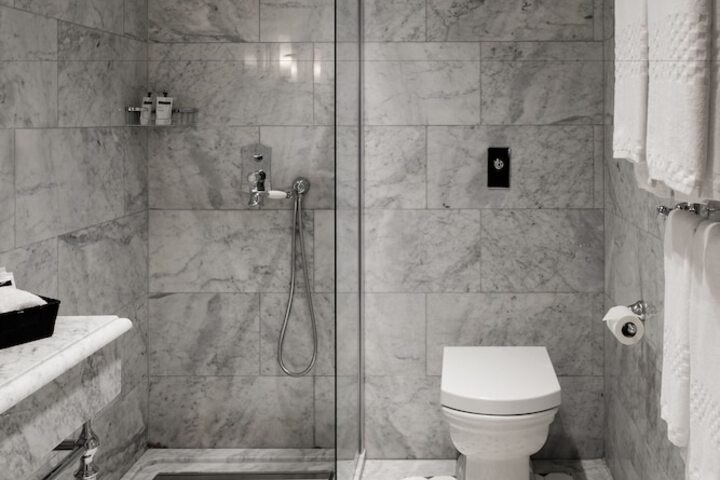 Room 16 of 48