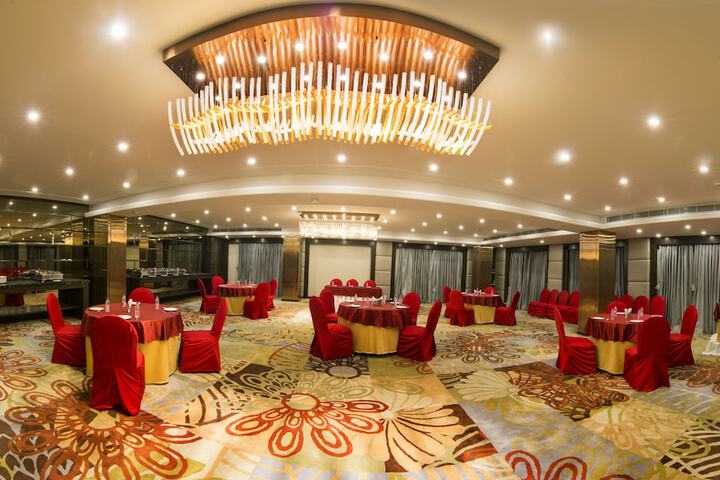 Ballroom/Hall 17 of 20