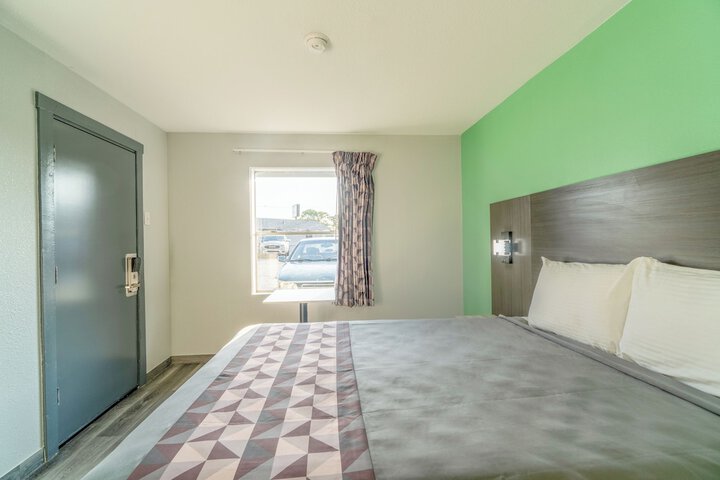 Room 16 of 79