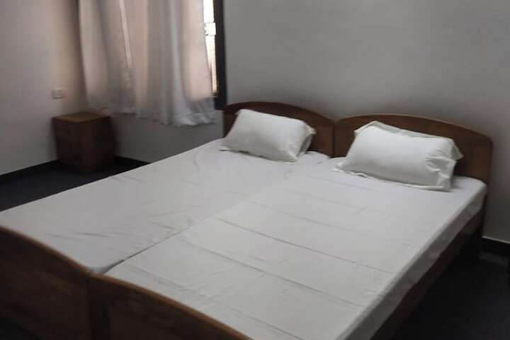 Room 13 of 32