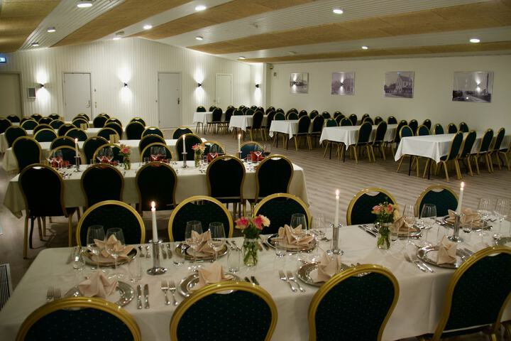 Ballroom/Hall 34 of 38